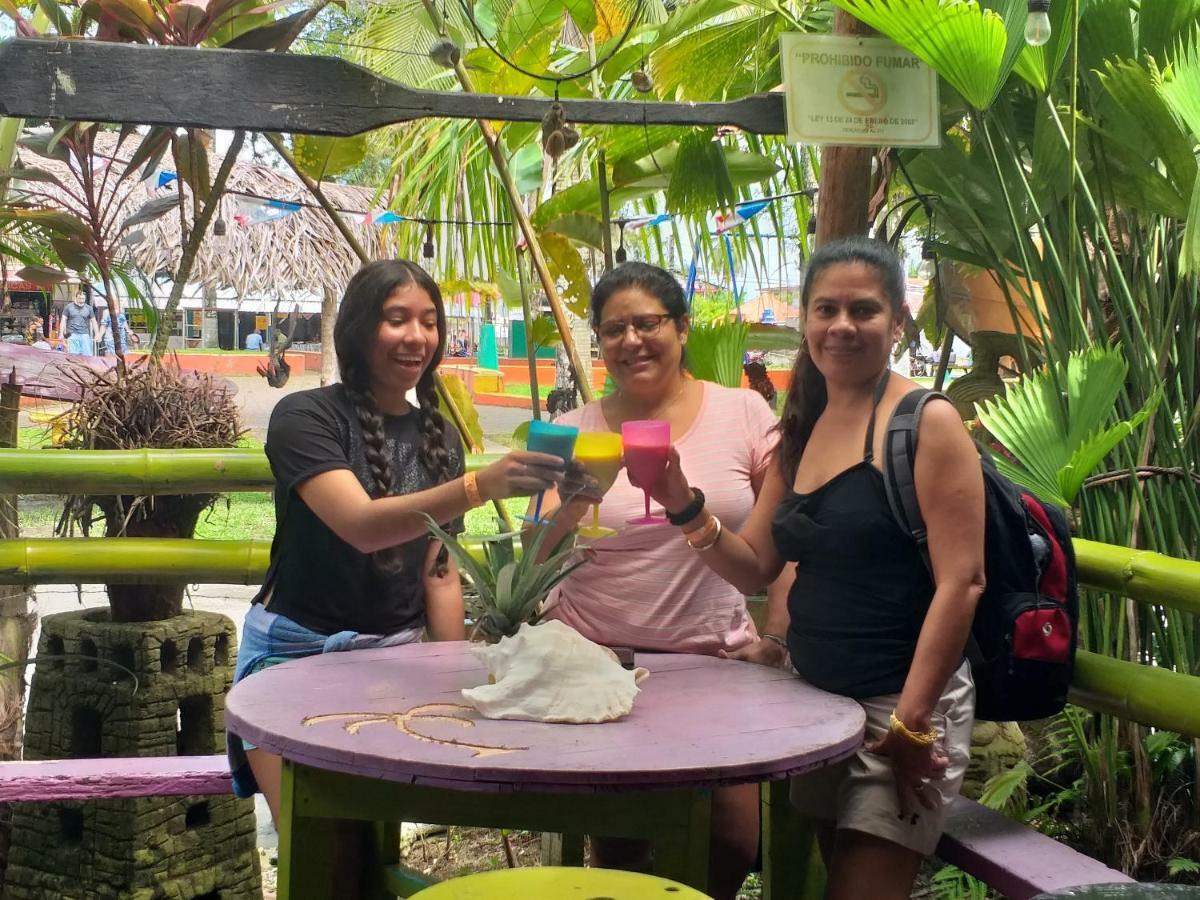Coconut Hostel Bocas Town Εξωτερικό φωτογραφία